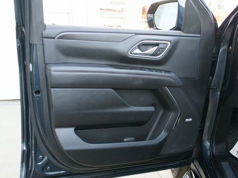 Used 2022 Chevrolet Suburban RST w/ Sport Performance Package image 13