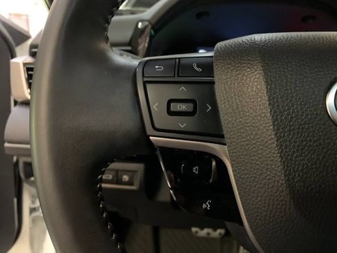 Used 2025 Toyota Camry SE w/ Convenience Package FWD image 28