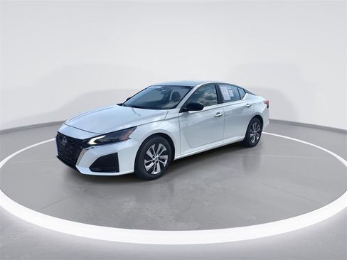 Used 2025 Nissan Altima 2.5 S image 4