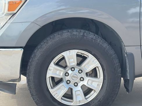 Used 2019 Nissan Titan SV w/ SV Convenience Package AWD/4WD image 5