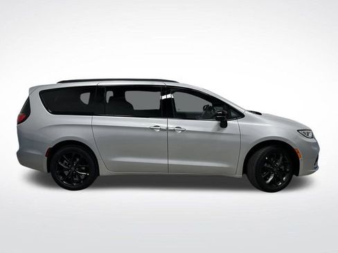 New 2026 Chrysler Pacifica Limited w/ S Appearance Package image 2