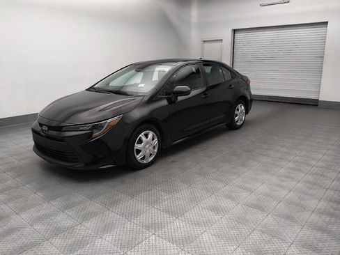 Used 2023 Toyota Corolla LE FWD image 2
