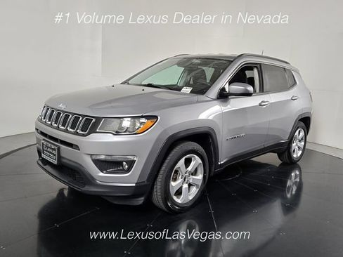 Used 2020 Jeep Compass Latitude FWD image 2