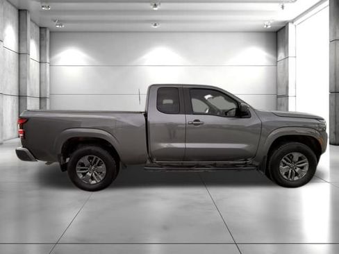 Used 2025 Nissan Frontier SV w/ SV Convenience Package image 7