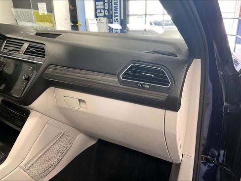 Used 2022 Volkswagen Tiguan SEL R-Line image 13