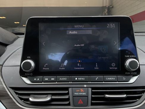 Used 2025 Nissan Altima 2.5 SV FWD image 28