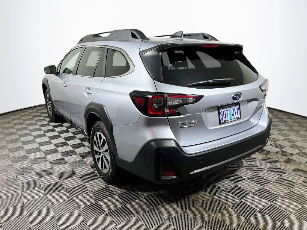 Certified 2025 Subaru Outback Premium AWD/4WD image 5