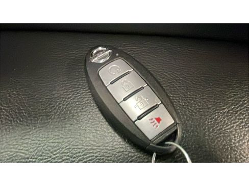 Used 2020 Nissan Pathfinder SV image 18