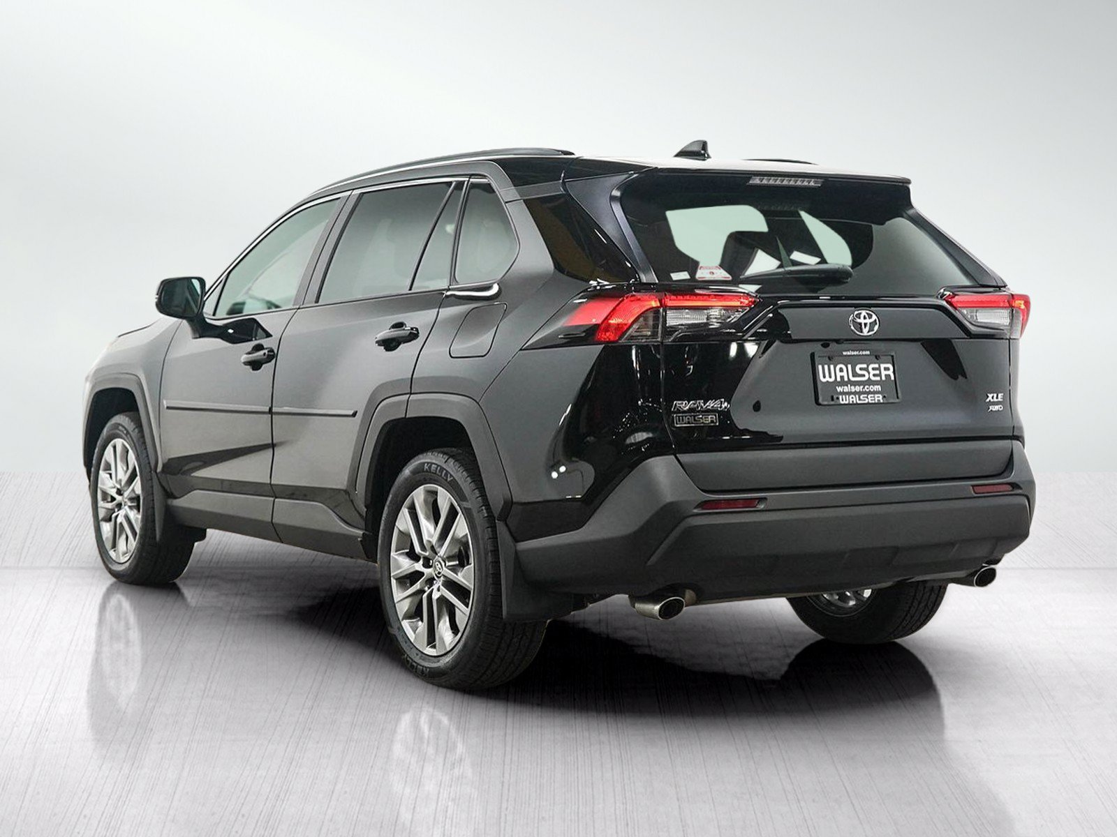 Used 2023 Toyota RAV4 XLE Premium AWD/4WD image 3