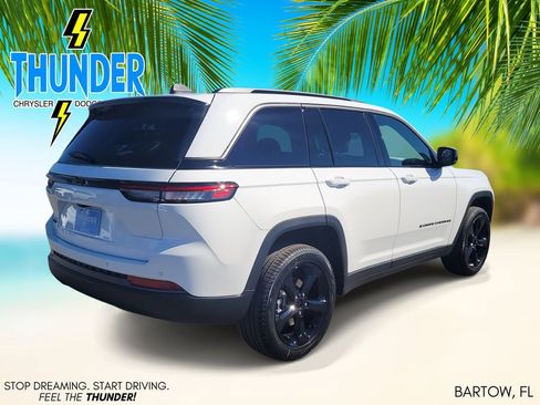 New 2026 Jeep Grand Cherokee Limited w/ Limited Altitude Package AWD/4WD image 4