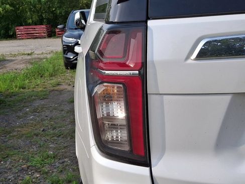 Used 2022 Chevrolet Tahoe LT w/ Luxury Package AWD/4WD image 10