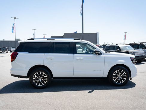 Used 2025 Ford Expedition Platinum AWD/4WD image 11