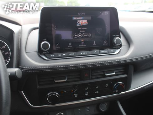 Used 2023 Nissan Rogue S AWD/4WD image 16