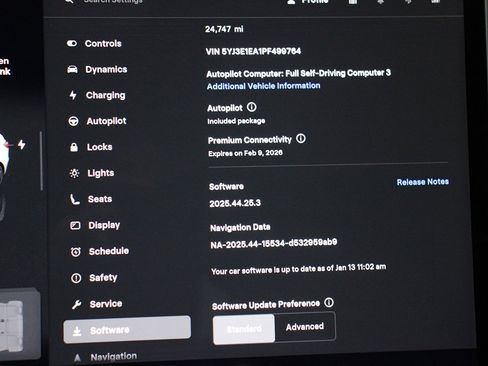 Used 2023 Tesla Model 3 Standard Range image 9