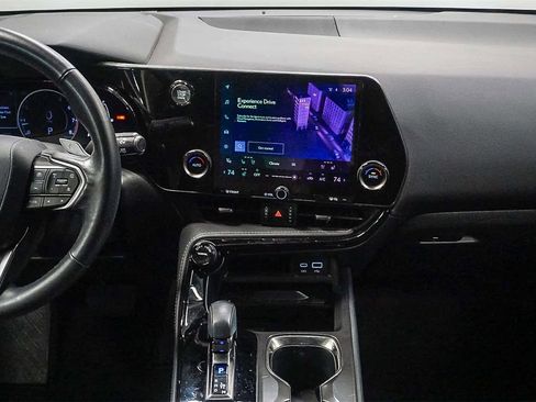 Used 2025 Lexus NX 250 AWD w/ Premium Package image 13