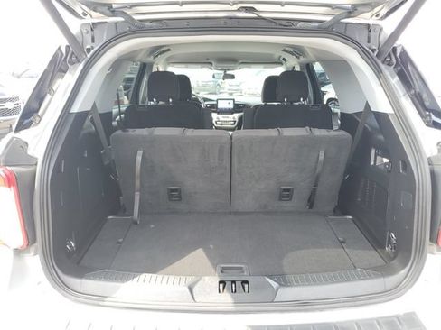 Used 2021 Ford Explorer XLT AWD/4WD image 10
