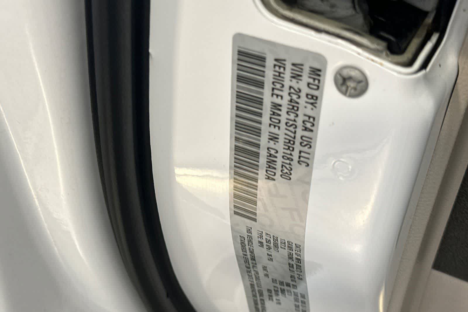 Used 2024 Chrysler Pacifica Limited FWD image 51
