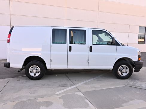 Used 2022 Chevrolet Express 2500 w/ Driver Convenience Package RWD image 7