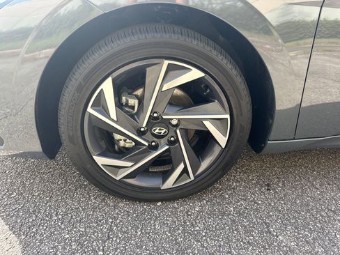 Certified 2025 Hyundai Elantra SEL FWD image 11