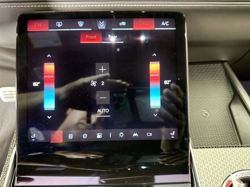 Used 2025 Cadillac Escalade ESV V w/ LPO, ONYX Package image 20