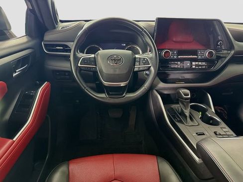 Used 2023 Toyota Highlander XSE image 22