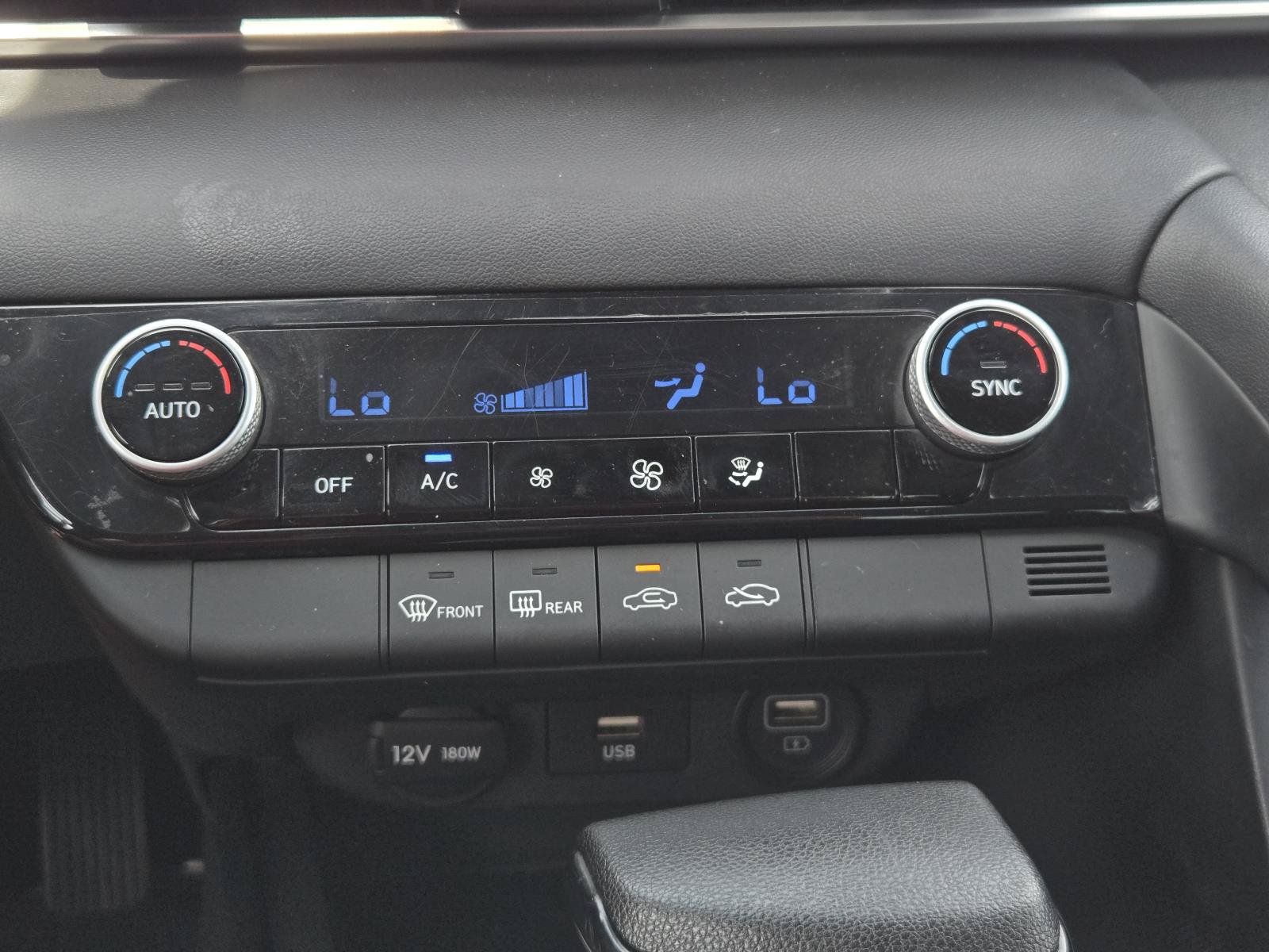 Used 2022 Hyundai Elantra SEL FWD image 11