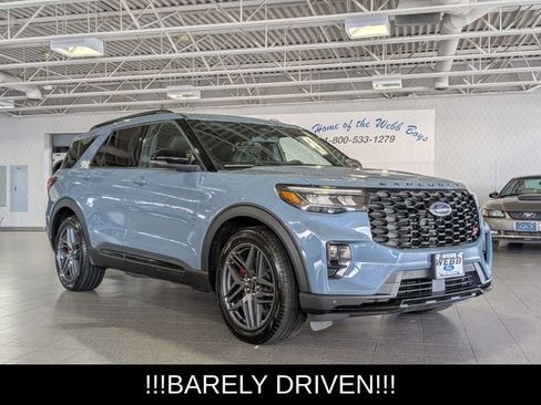 Used 2025 Ford Explorer ST AWD/4WD image 2