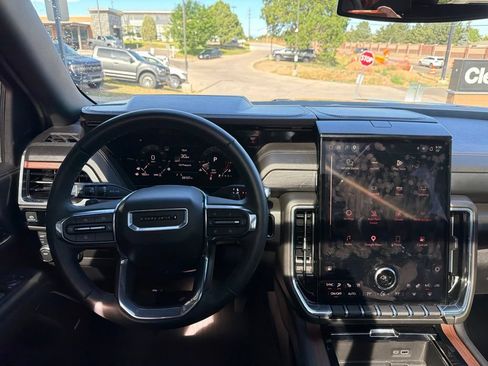Used 2025 GMC Yukon XL Denali w/ Sun & Power Step Package AWD/4WD image 9