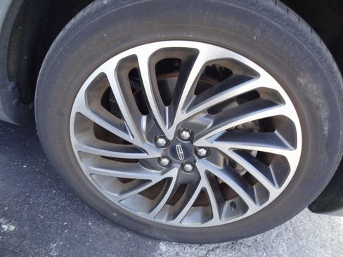 Used 2019 Lincoln Nautilus Reserve image 13