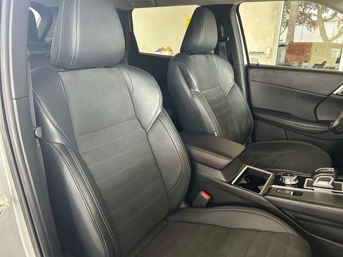 Used 2024 Mitsubishi Outlander SE FWD image 24