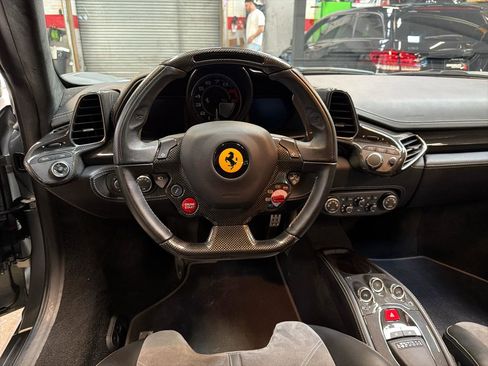 Used 2013 Ferrari 458 Italia Coupe RWD image 26