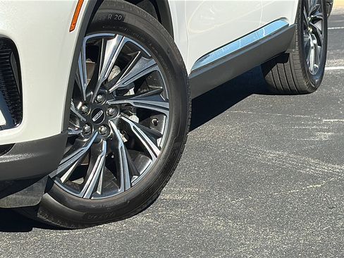 Used 2025 Lincoln Aviator 2WD image 3