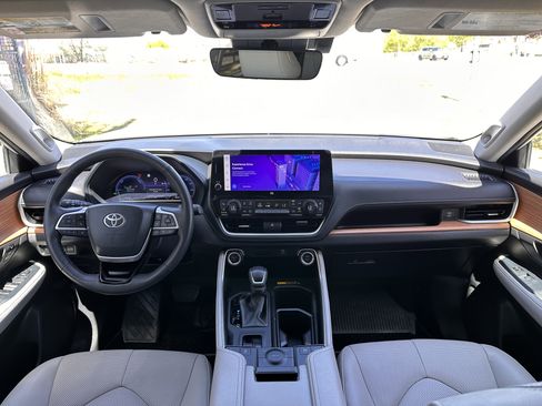 Used 2024 Toyota Grand Highlander AWD Hybrid image 36