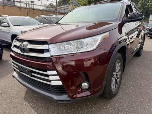 Used 2019 Toyota Highlander XLE image 32