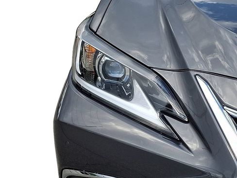 Used 2025 Lexus ES 350 w/ Premium Package FWD image 10