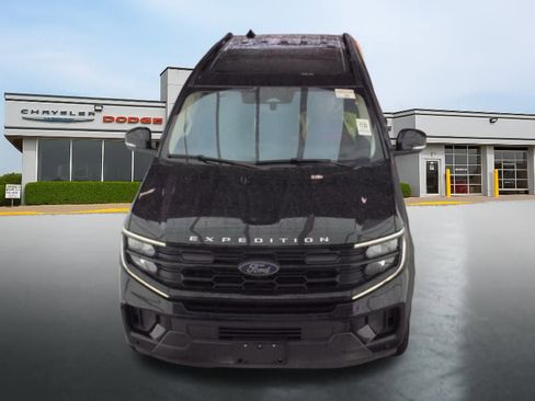 Used 2025 Ford Expedition Active image 2