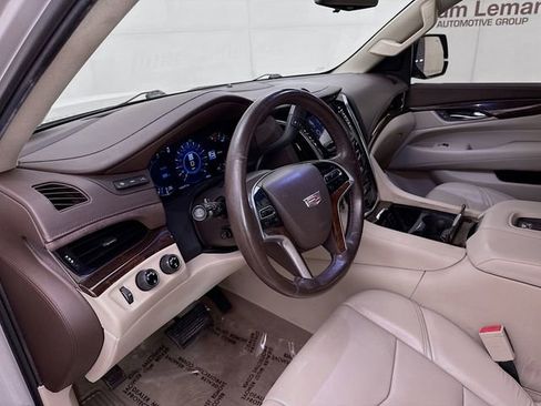 Used 2017 Cadillac Escalade ESV Luxury AWD/4WD image 9