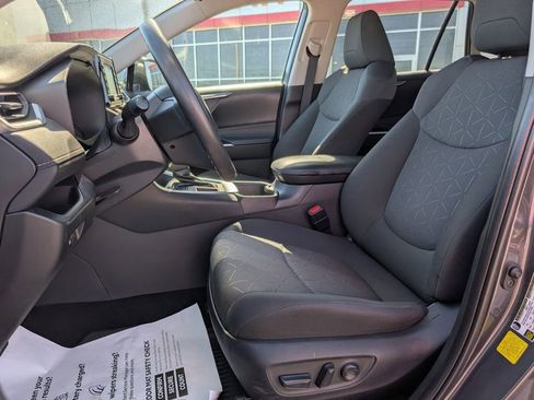 Used 2022 Toyota RAV4 XLE image 12