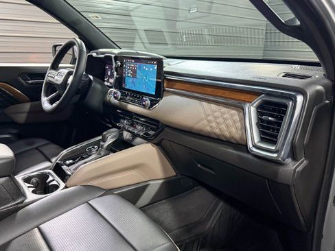 Used 2023 GMC Canyon Denali image 17