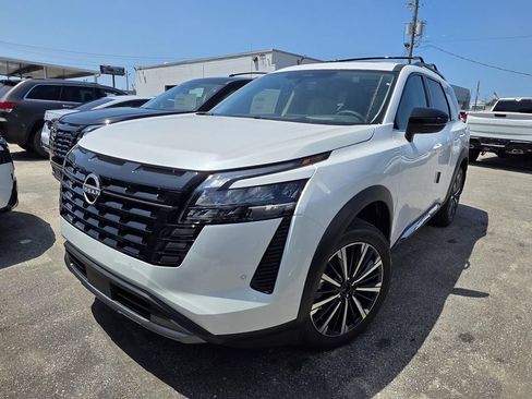 Used 2026 Nissan Pathfinder Platinum FWD image 6
