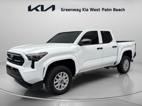 Used 2025 Toyota Tacoma SR AWD/4WD image 3