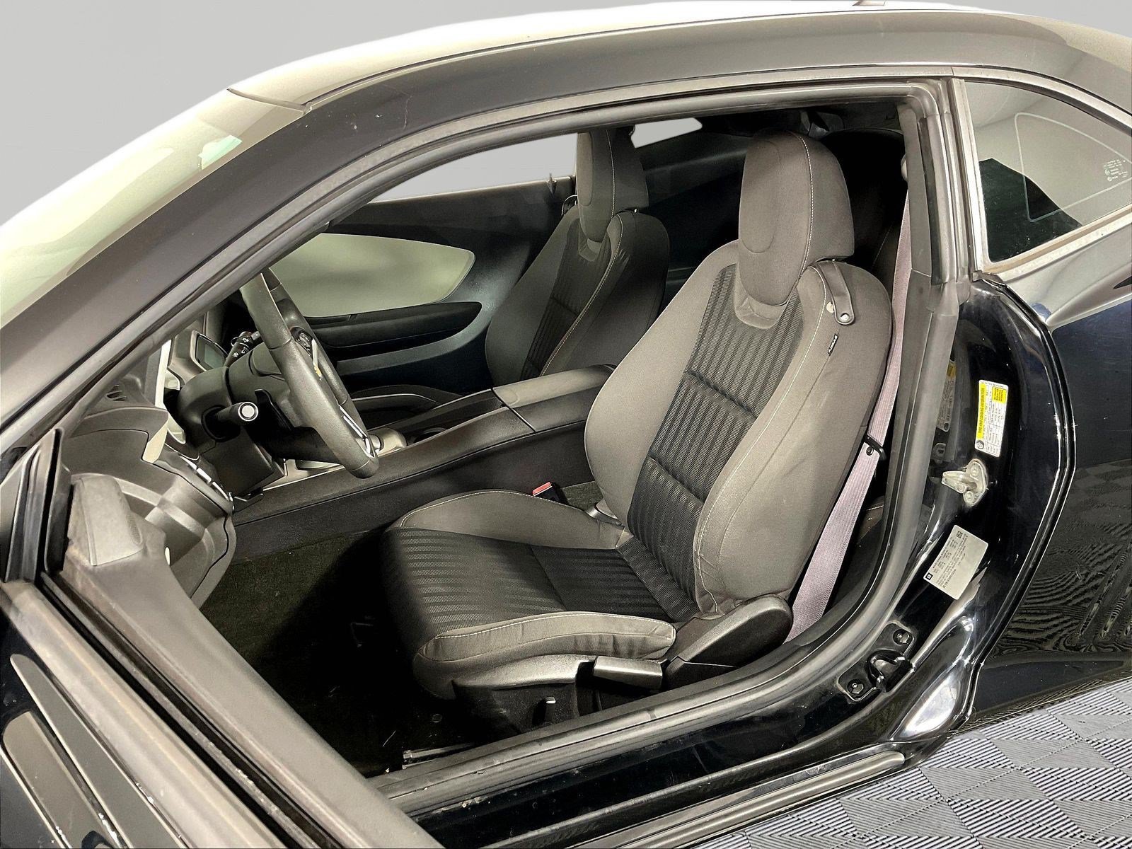 Used 2015 Chevrolet Camaro LS RWD image 19
