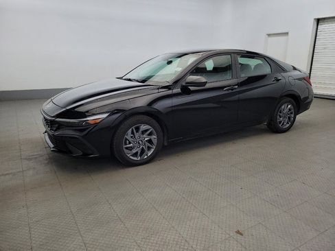 Used 2024 Hyundai Elantra SEL FWD image 2