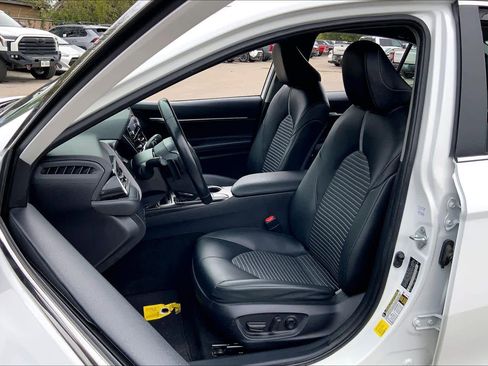 Used 2024 Toyota Camry SE image 7