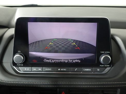 Used 2024 Nissan Rogue S image 39