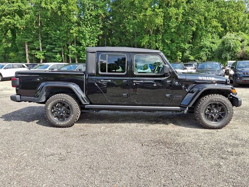 Used 2025 Jeep Gladiator Sport AWD/4WD image 7