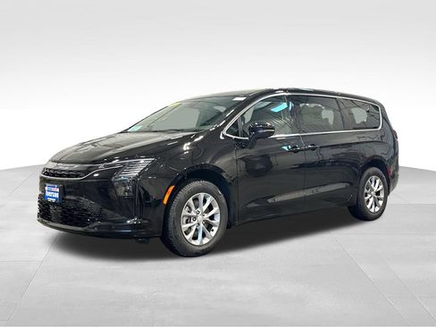 New 2027 Chrysler Pacifica Select AWD/4WD image 3