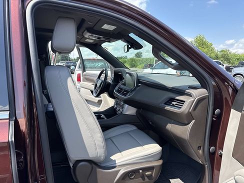 Certified 2022 GMC Yukon SLT w/ SLT Luxury Package AWD/4WD image 35