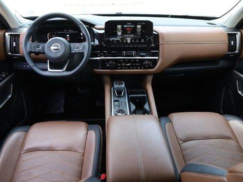 Used 2025 Nissan Pathfinder Platinum AWD/4WD image 24