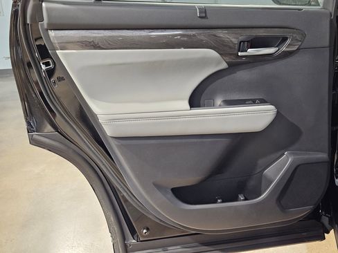 New 2026 Toyota Highlander Platinum AWD/4WD image 20